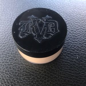 Golden- Kat Von D Brightening Powder